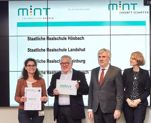 files/Fotos/MINT21/Mintfreundliche_Schule/mintverleihung.jpg files/Fotos/MINT21/Mintfreundliche_Schule/mintverleihung.jpg